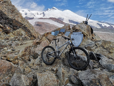 The Best Short Travel Mountain Bikes: Banshee Phantom - Gear Hacker